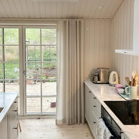 Semesterbostad Lovely Summerhouse Surrounded By The Forest Rørvig
