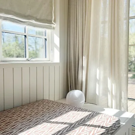 Lovely Summerhouse Surrounded By The Forest Nyaraló