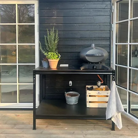 Lovely Summerhouse Surrounded By The Forest Semesterbostad *