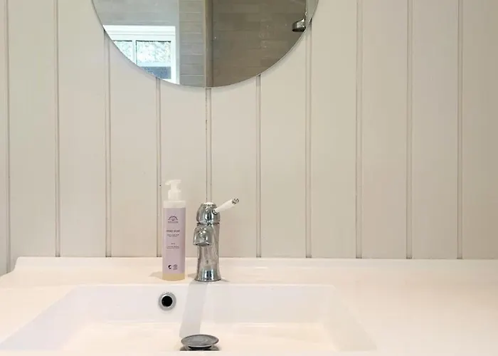 Lovely Summerhouse Surrounded By The Forest Feriehus *